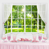 Weiß Fenster Und Grün Bäume Mit Sonnenschein Hintergrund